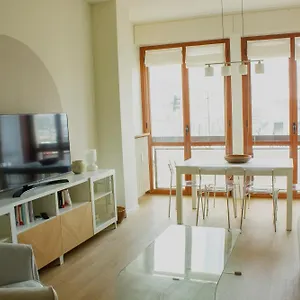 https://house-charming-towers.it-lombardy.com