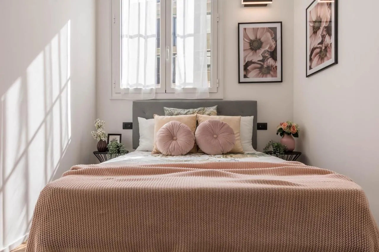Central & Cozy Apartment In Milan Via Disciplini