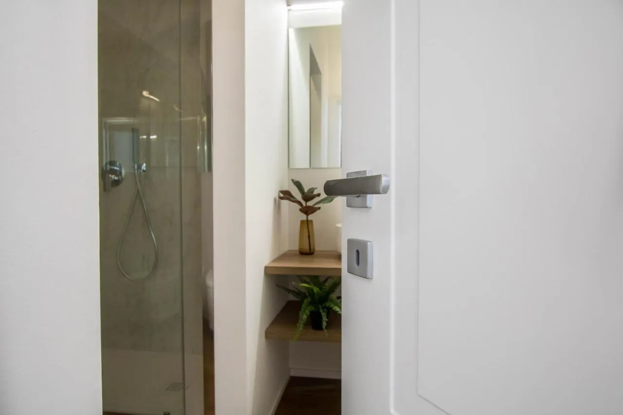 Central & Cozy Apartment In Milan Via Disciplini Italia