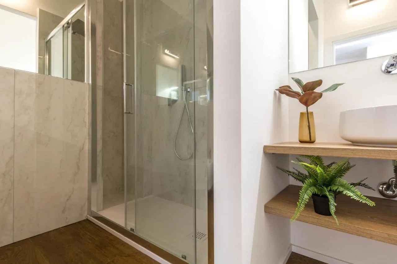 Central & Cozy Apartment In Milan Via Disciplini Italia